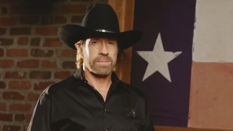 chuck-norris-“facts”-turned-him-into-a-larger-than-life-legend